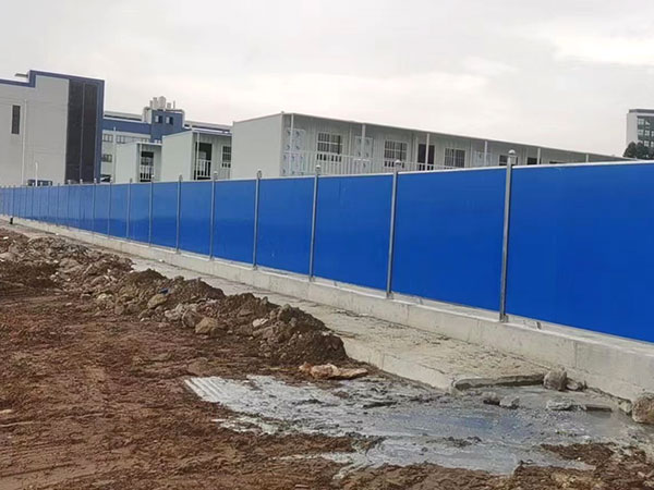 裝配式鋼結構工(gōng)地施工(gōng)圍擋具有以下(xià)五大優勢